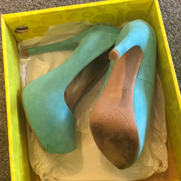 Pair platform heels - Picture 2 of 5